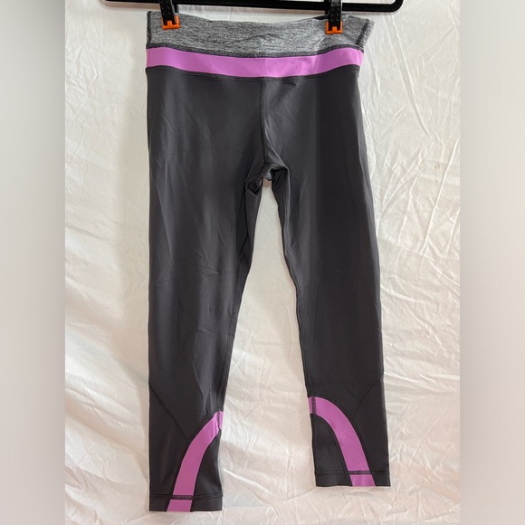 Lululemon Run Inspire Crop II - Picture 1 of 5